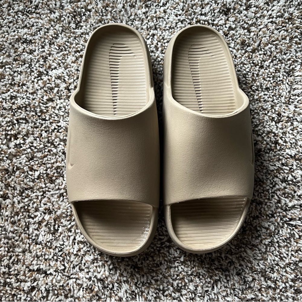 Nike Calm Size 10 men’s slides